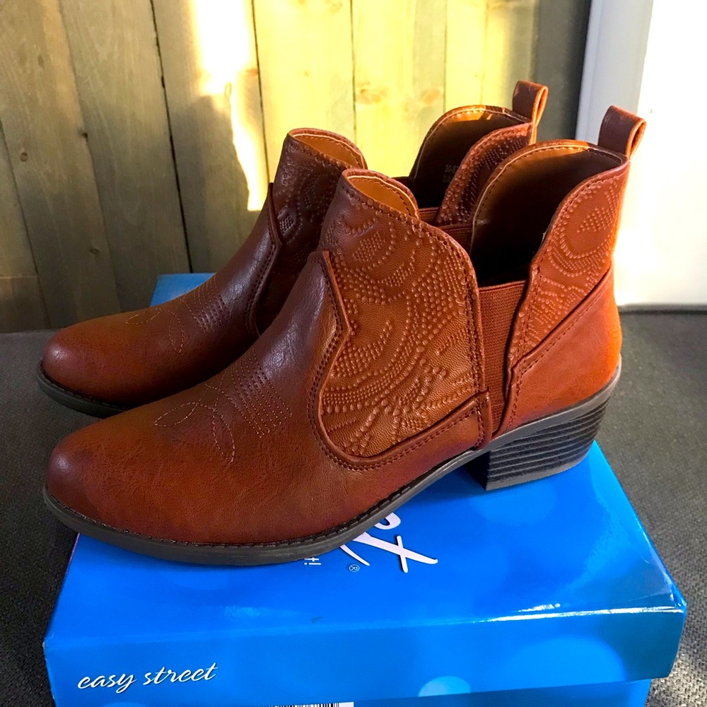 Easy street women’s ankle boots size 9